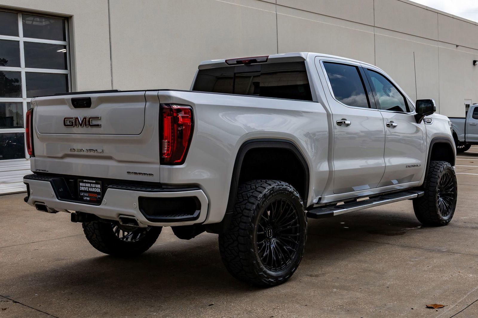 Used 2025 GMC Sierra 1500 Denali w/ Technology Package AWD/4WD image 10
