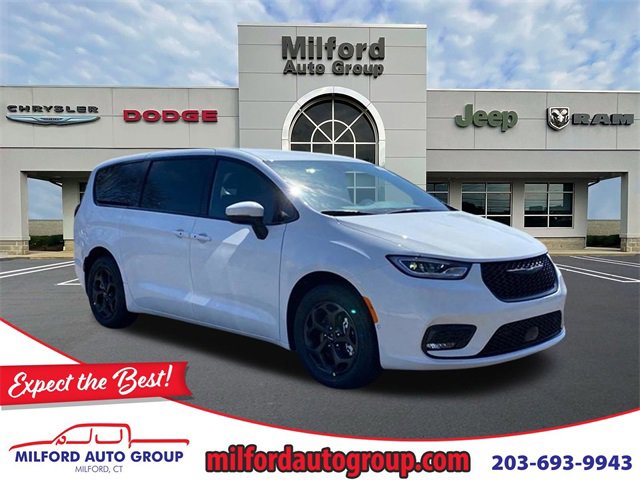 New 2023 Chrysler Pacifica Touring-L w/ S Appearance Package image 1