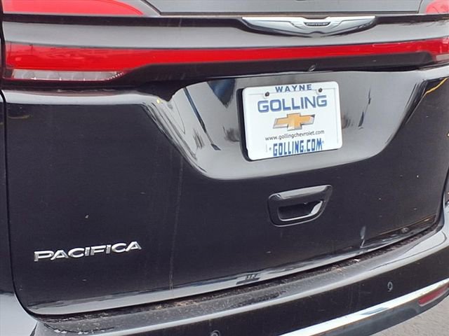 Used 2024 Chrysler Pacifica Touring-L image 24