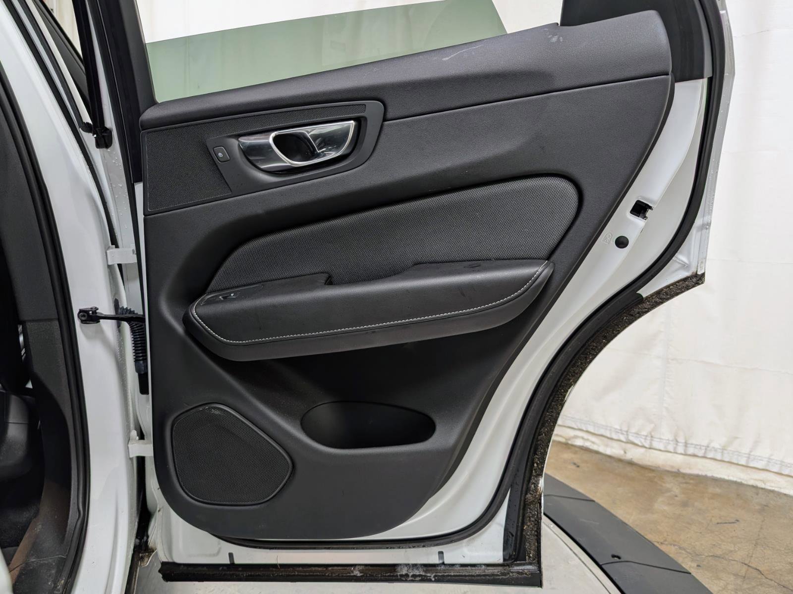 Used 2020 Volvo XC60 T8 R-Design w/ Protection Package Premier image 22