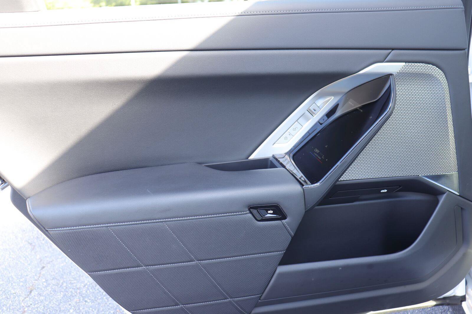 Used 2023 BMW 740i RWD image 12
