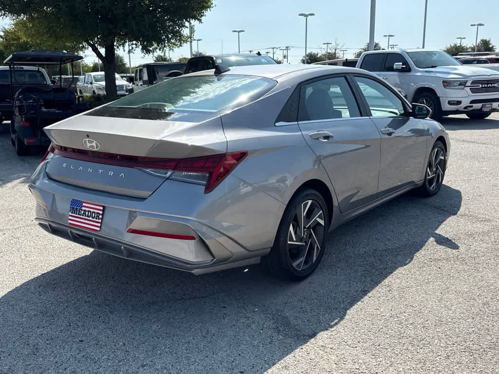 Used 2025 Hyundai Elantra SEL FWD image 5