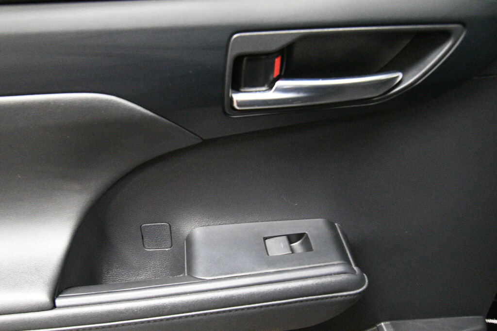 Used 2023 Toyota Highlander XLE AWD/4WD image 22