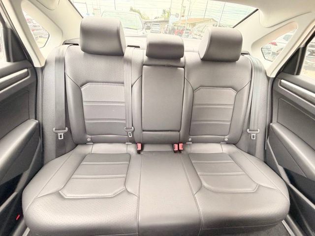 Used 2018 Volkswagen Passat 2.0T SE w/ SE Lighting Package FWD image 17