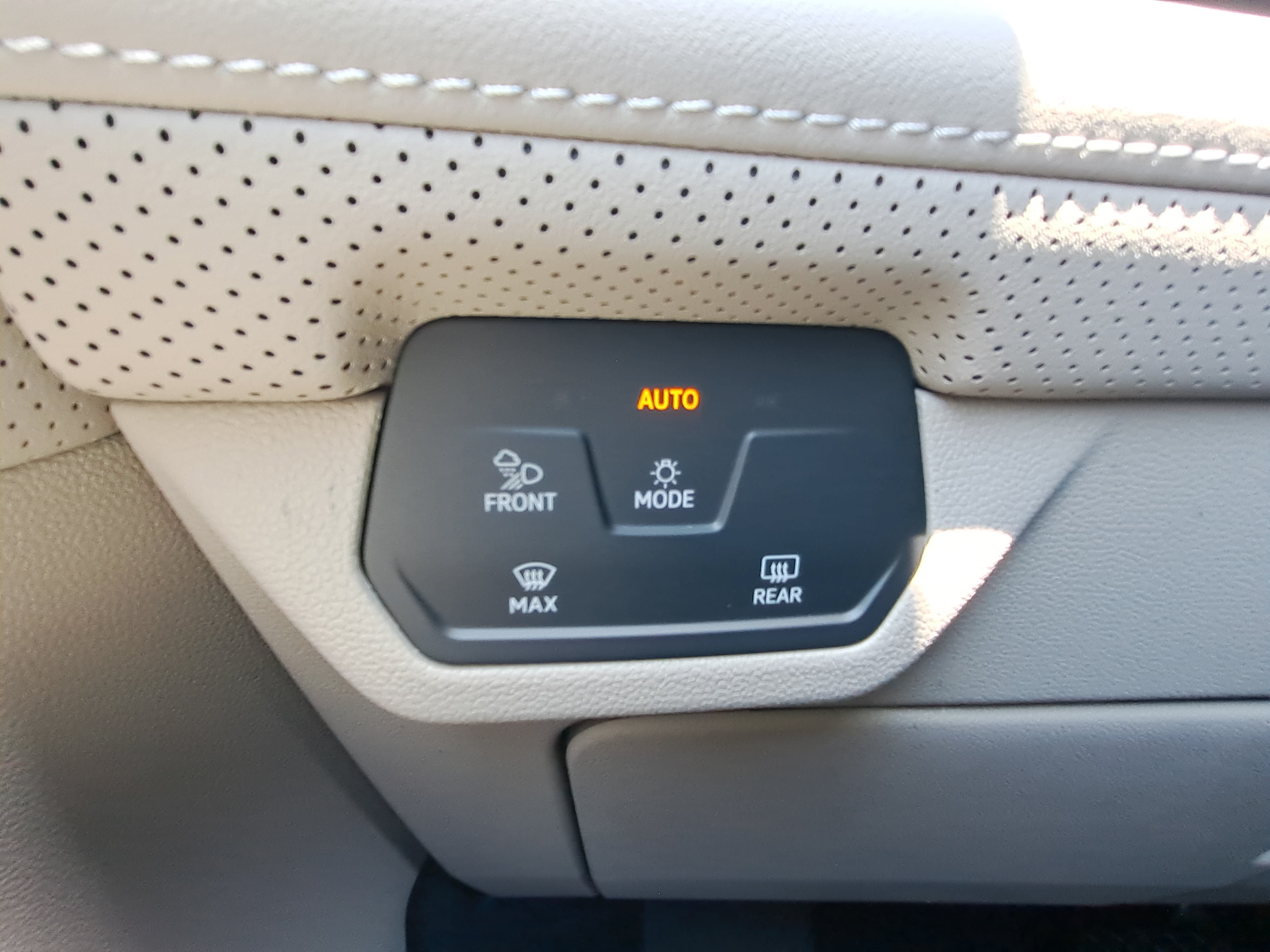 New 2026 Volkswagen Atlas SE FWD image 26