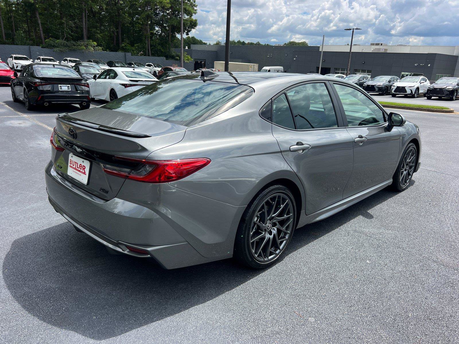 Used 2025 Toyota Camry XSE FWD image 5