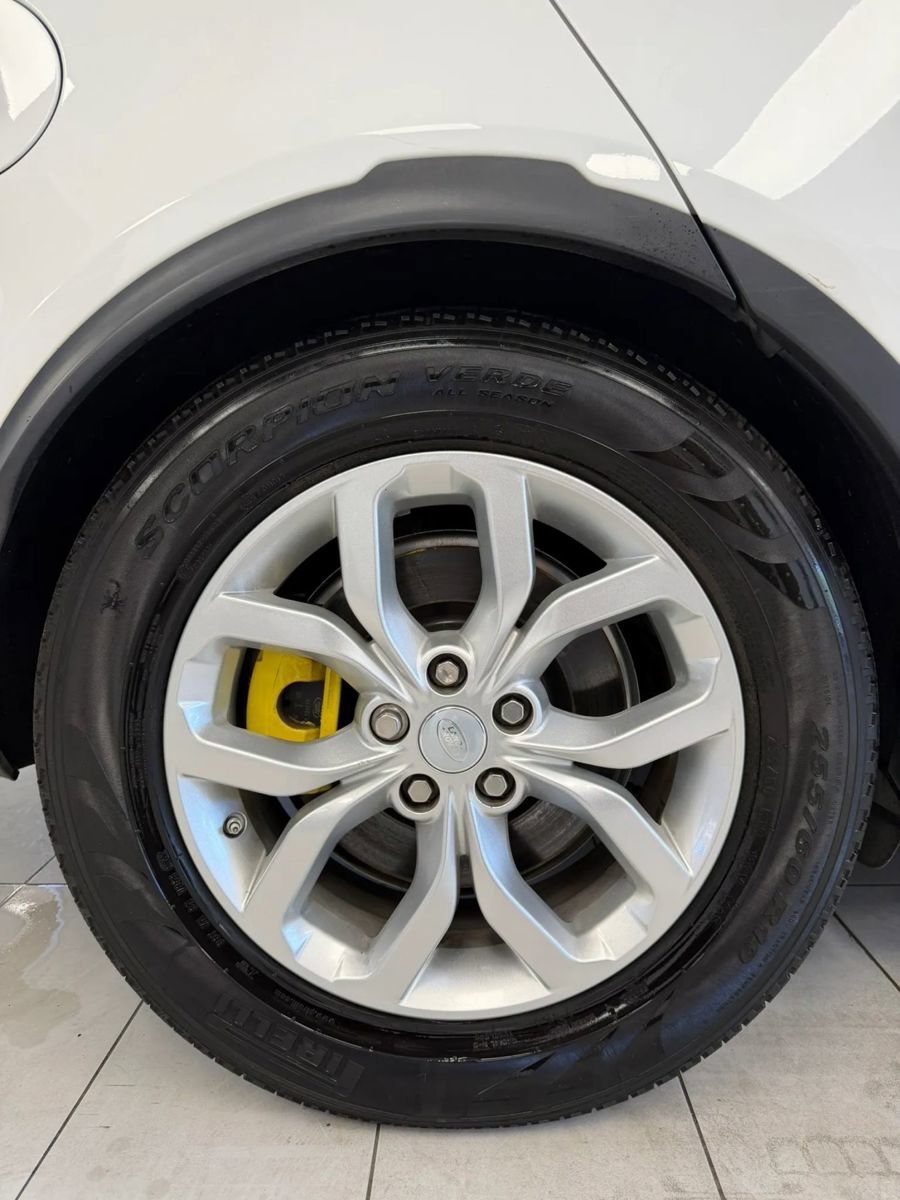 Used 2020 Land Rover Discovery SE AWD/4WD image 10