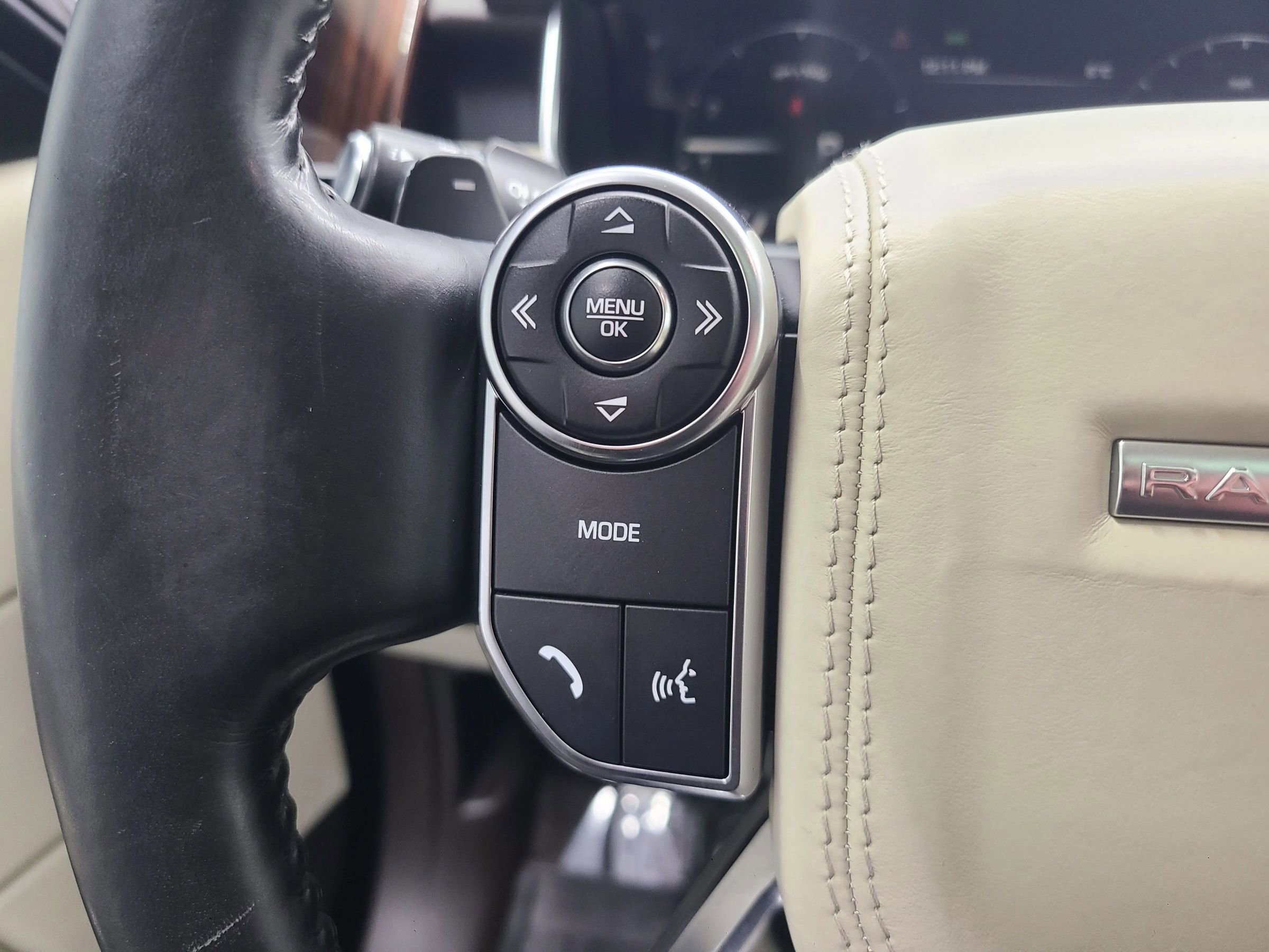 Used 2016 Land Rover Range Rover HSE image 29