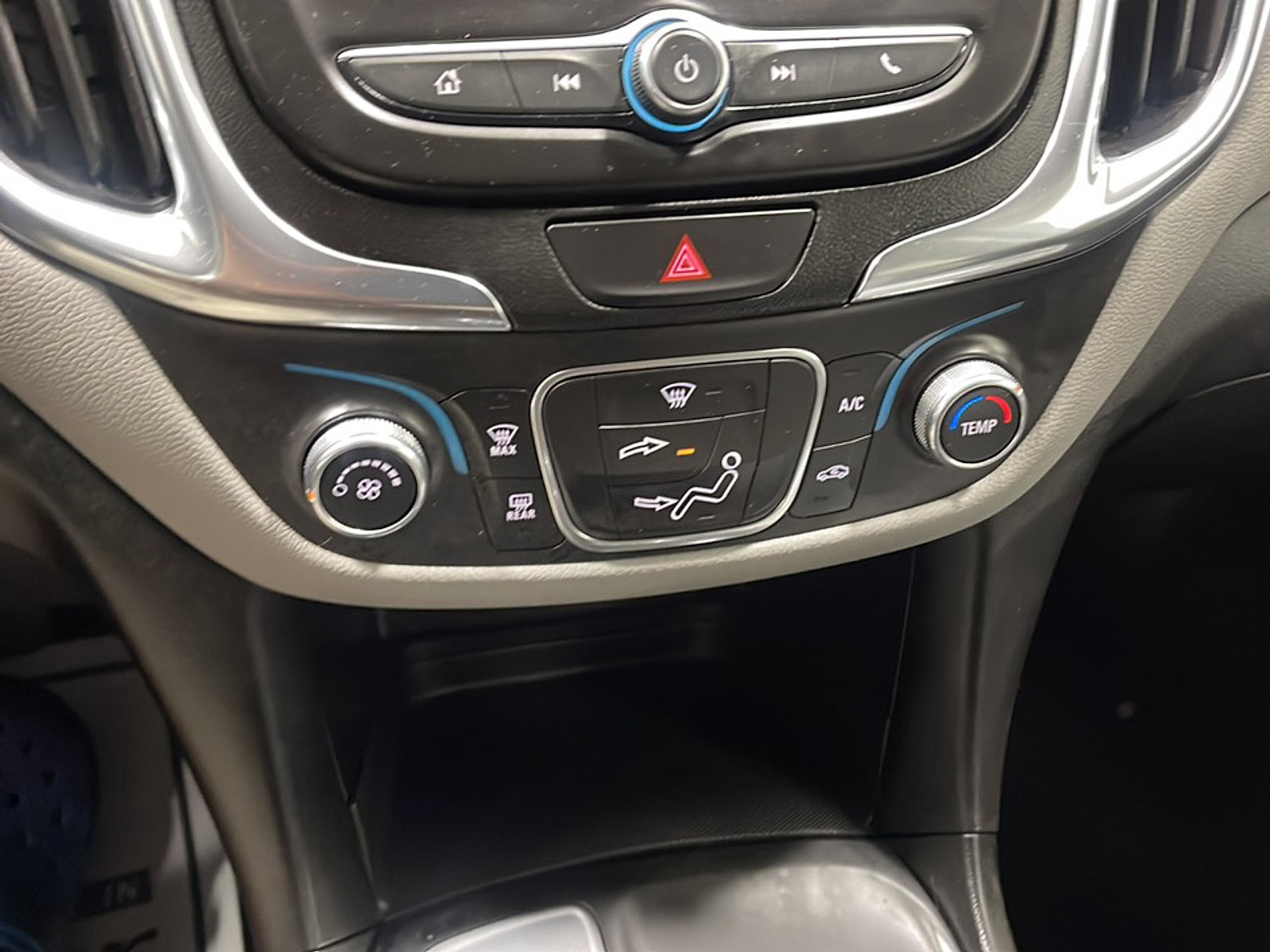 Used 2020 Chevrolet Equinox LS w/ LS Convenience Package FWD image 10