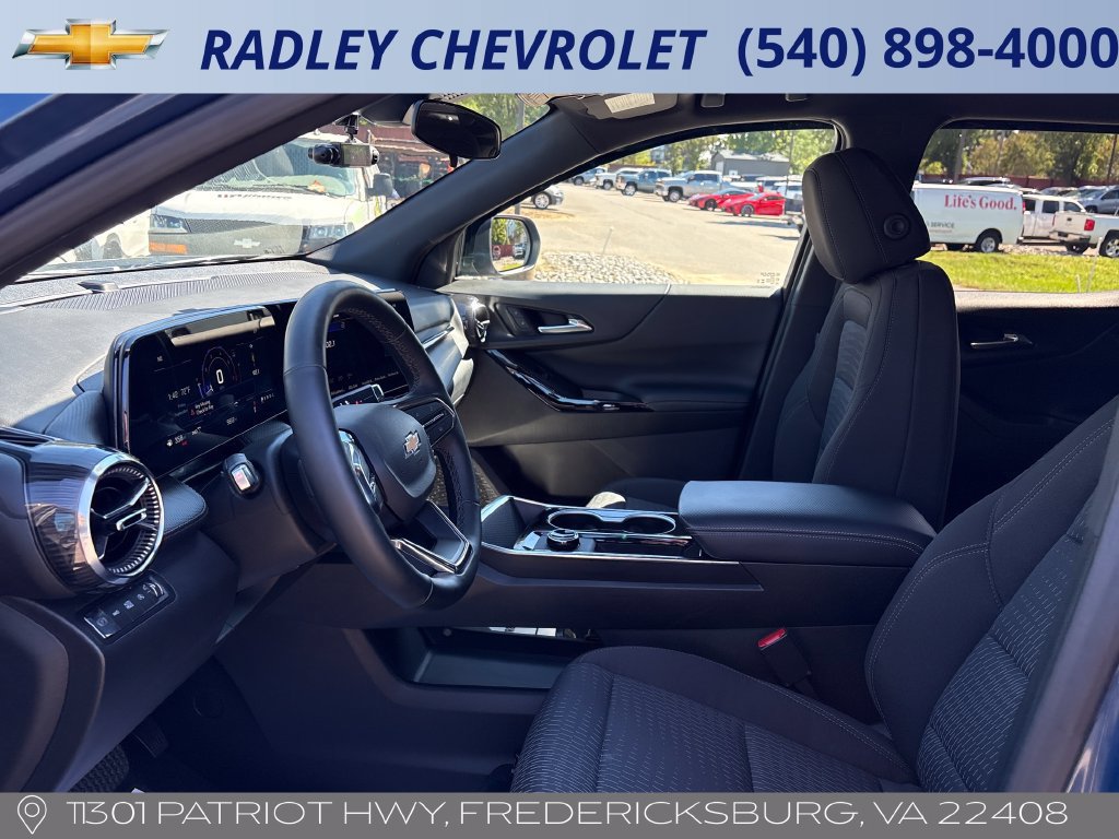 Used 2026 Chevrolet Equinox LT AWD/4WD image 3
