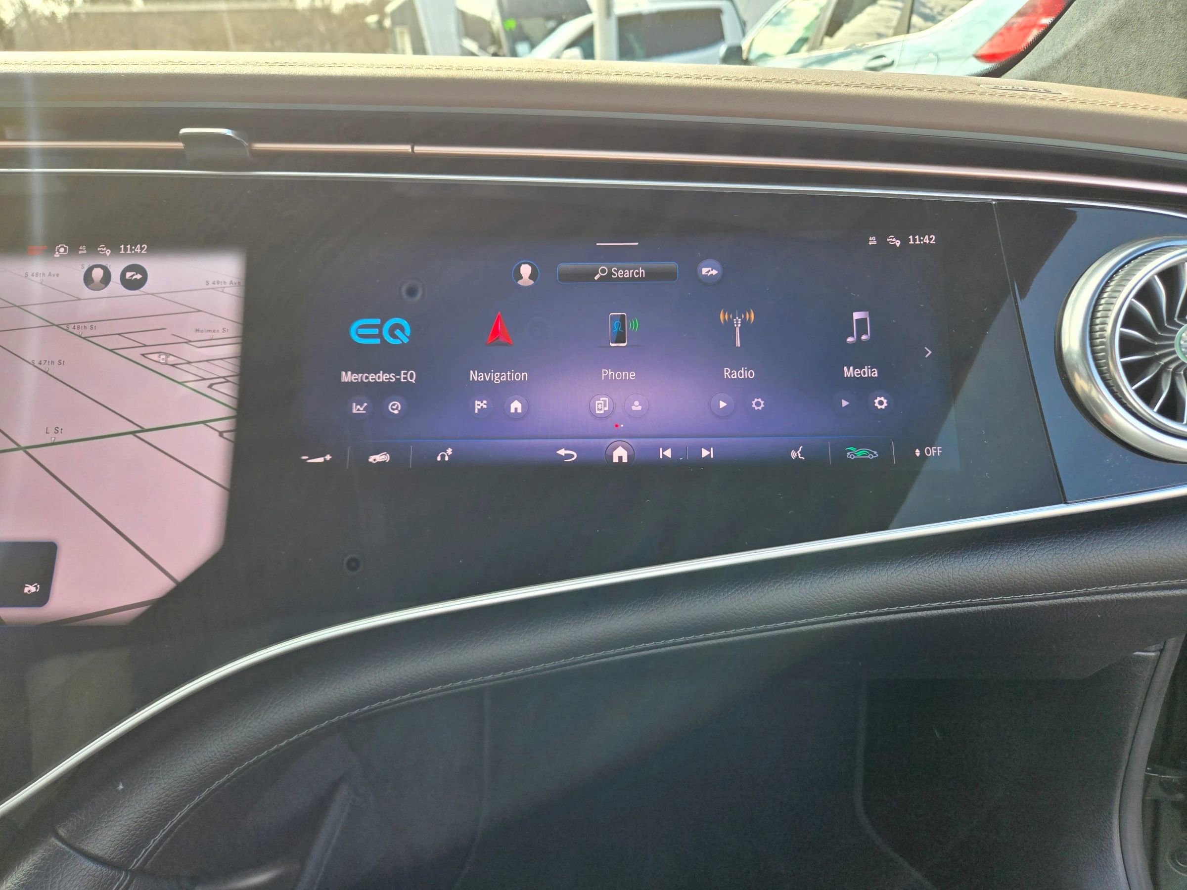 Used 2023 Mercedes-Benz EQS 580 4MATIC Sedan w/ Exclusive Trim Package image 73