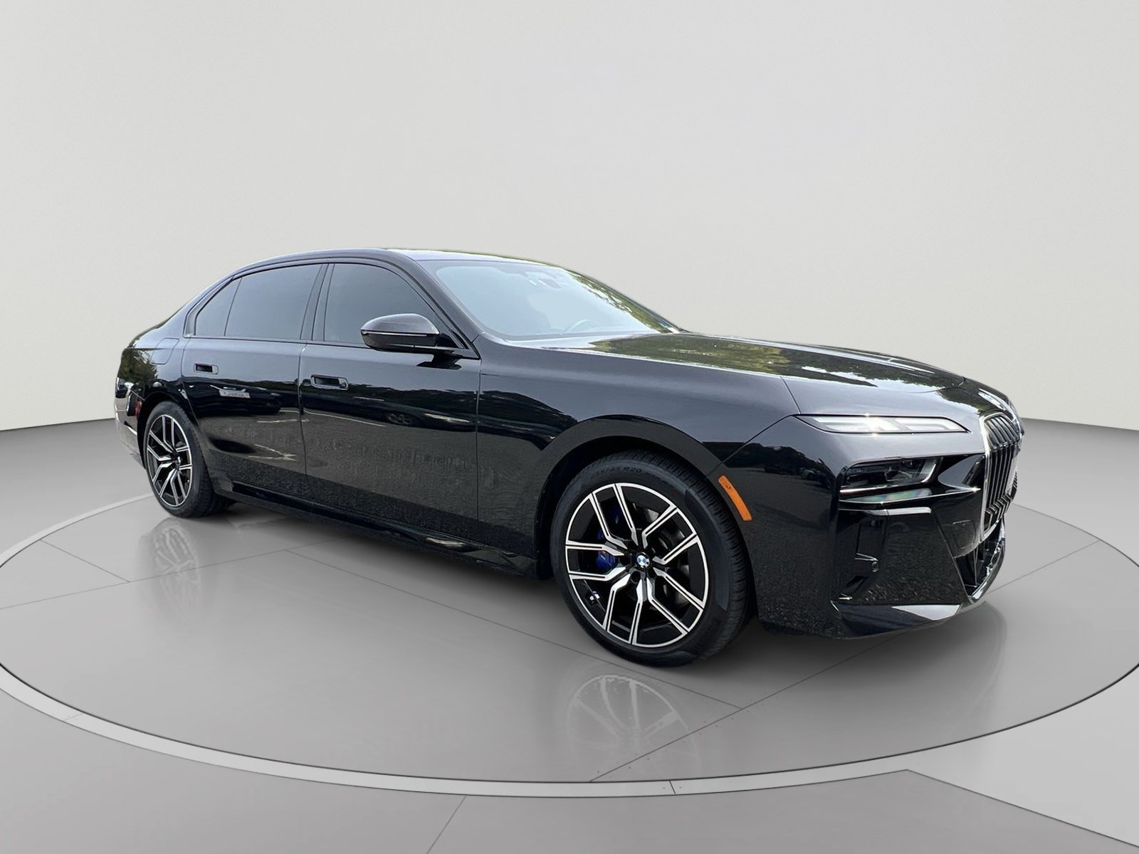 Used 2025 BMW 740i xDrive AWD/4WD image 7