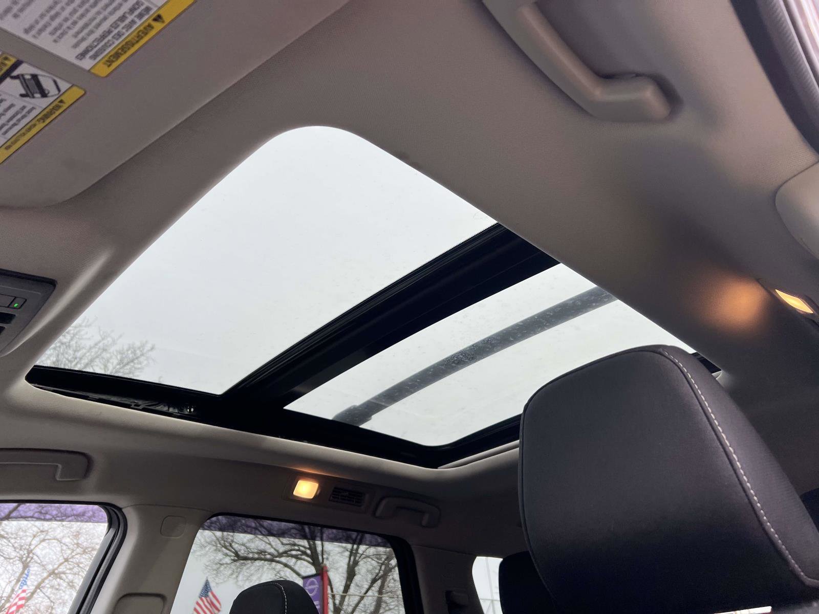 Used 2022 Nissan Pathfinder SV w/ SV Premium Package image 22