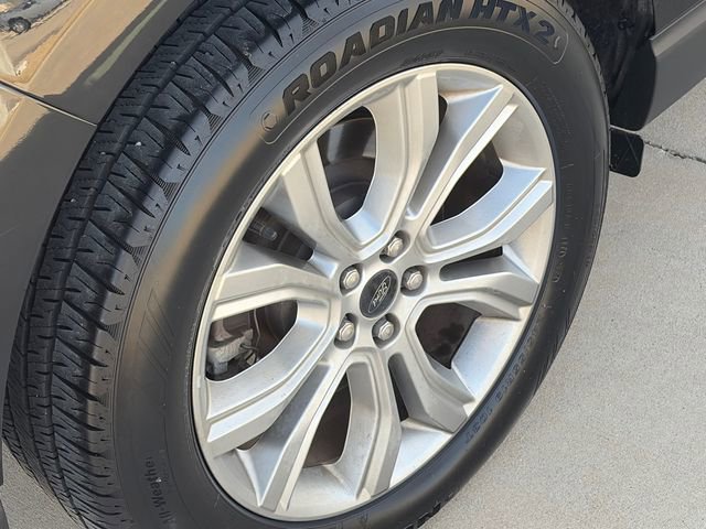 Used 2024 Ford Edge Titanium image 11