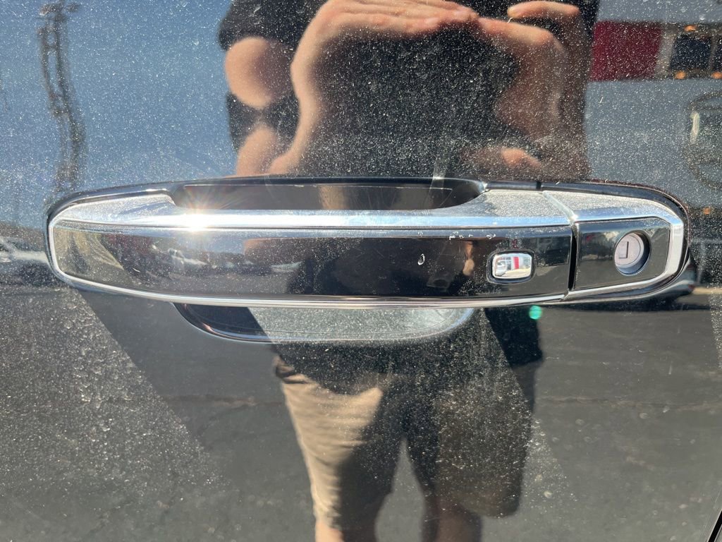 Used 2016 GMC Yukon Denali w/ Open Road Package image 17