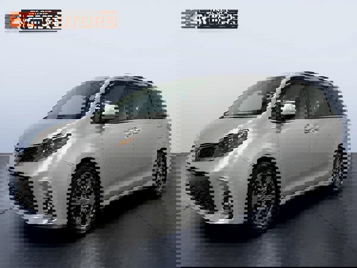 Used 2020 Toyota Sienna SE image 2