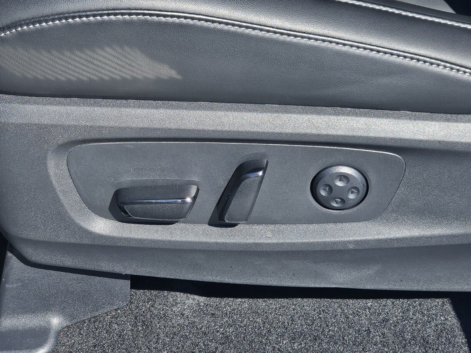 Used 2026 INFINITI QX60 Luxe w/ Cargo Package FWD image 16
