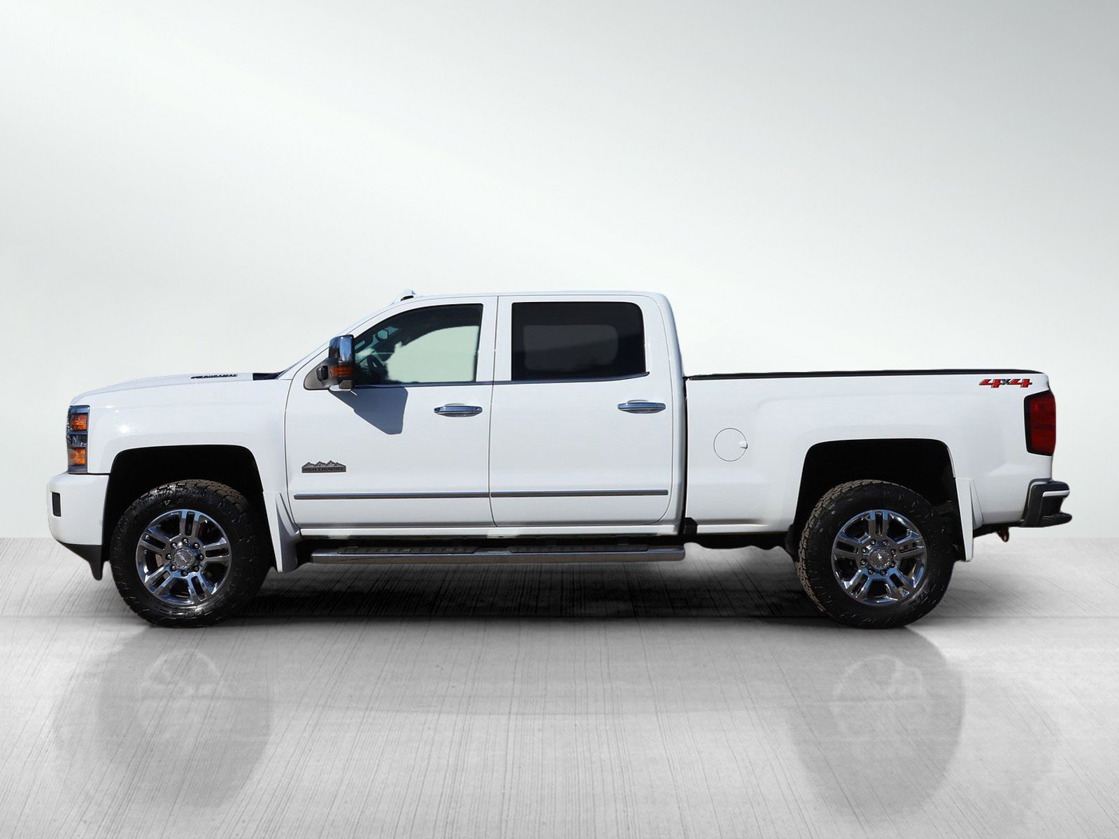 Used 2018 Chevrolet Silverado 2500 High Country w/ Duramax Plus Package image 2