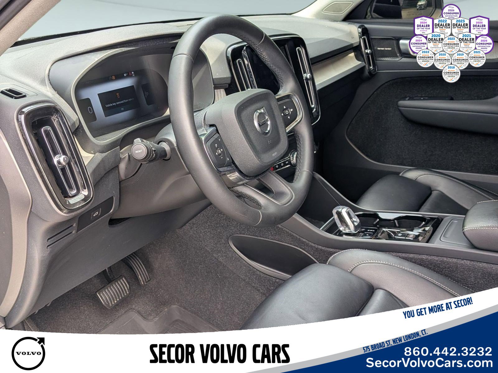 Used 2024 Volvo XC40 B5 Plus w/ Protection Package Premier AWD/4WD image 13