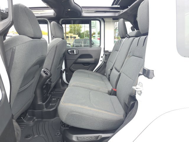 Used 2025 Jeep Wrangler Unlimited Sahara w/ Safety Group AWD/4WD image 27