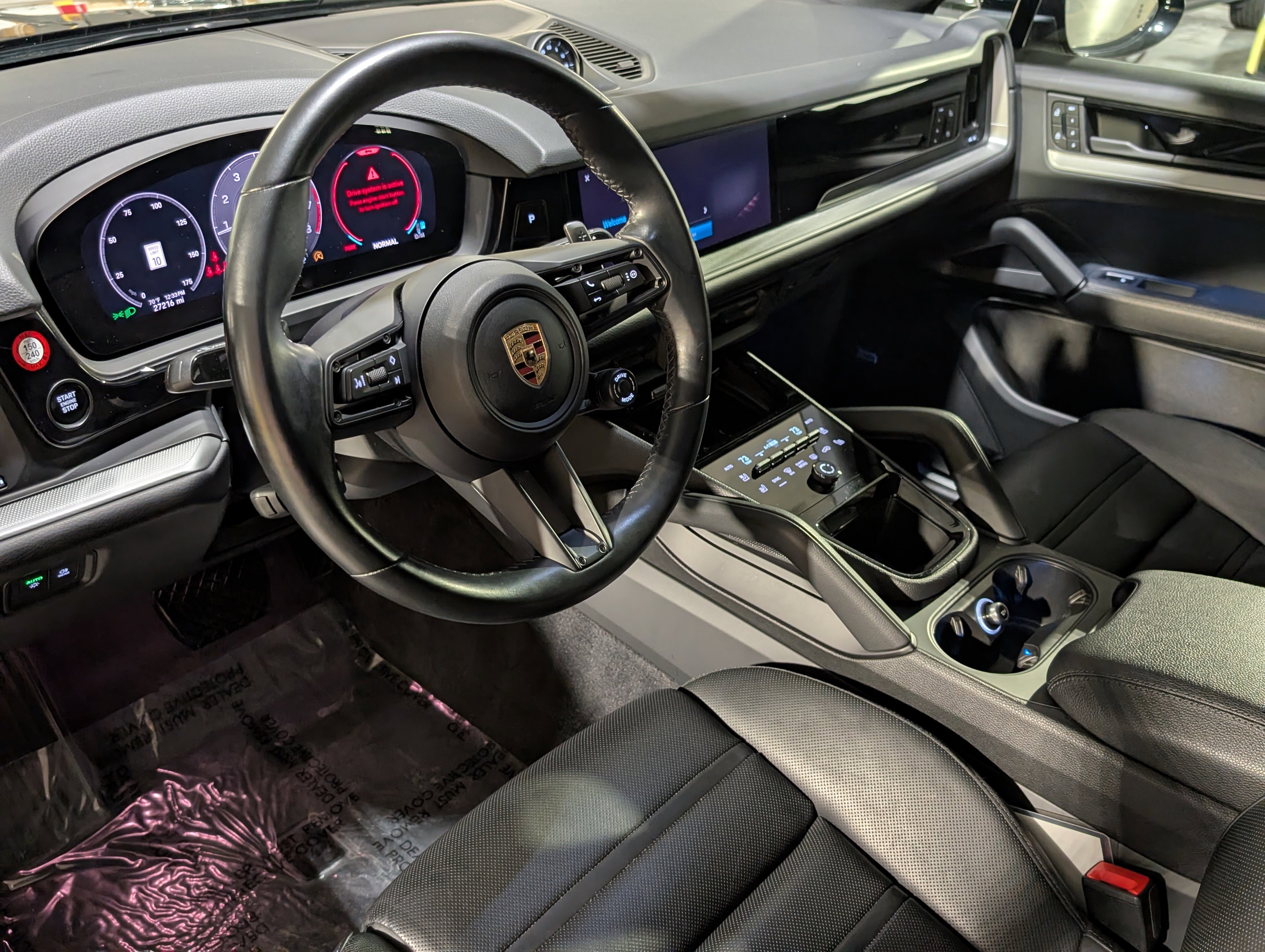 Certified 2024 Porsche Cayenne Coupe image 4