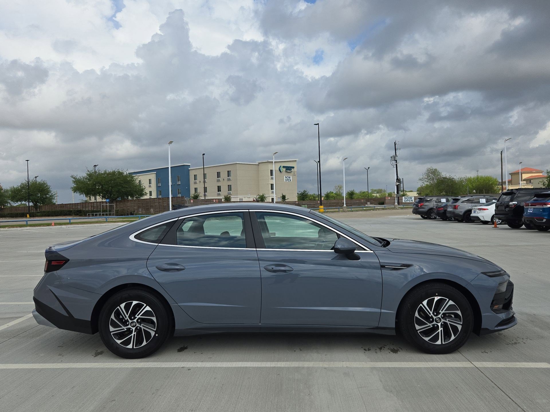 Used 2026 Hyundai Sonata Blue image 2