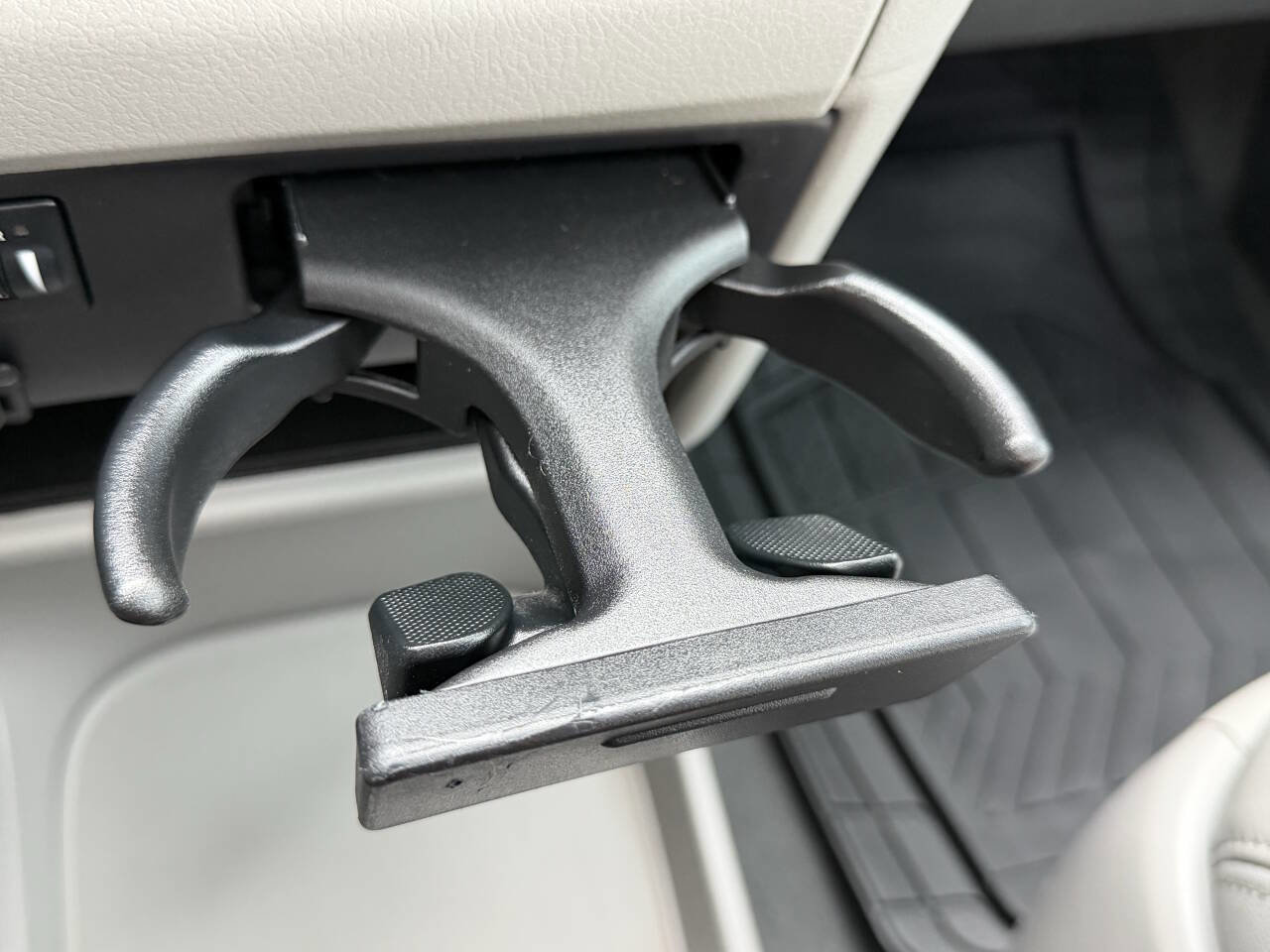 Used 2019 Toyota Sienna XLE w/ XLE Navigation Package FWD image 29