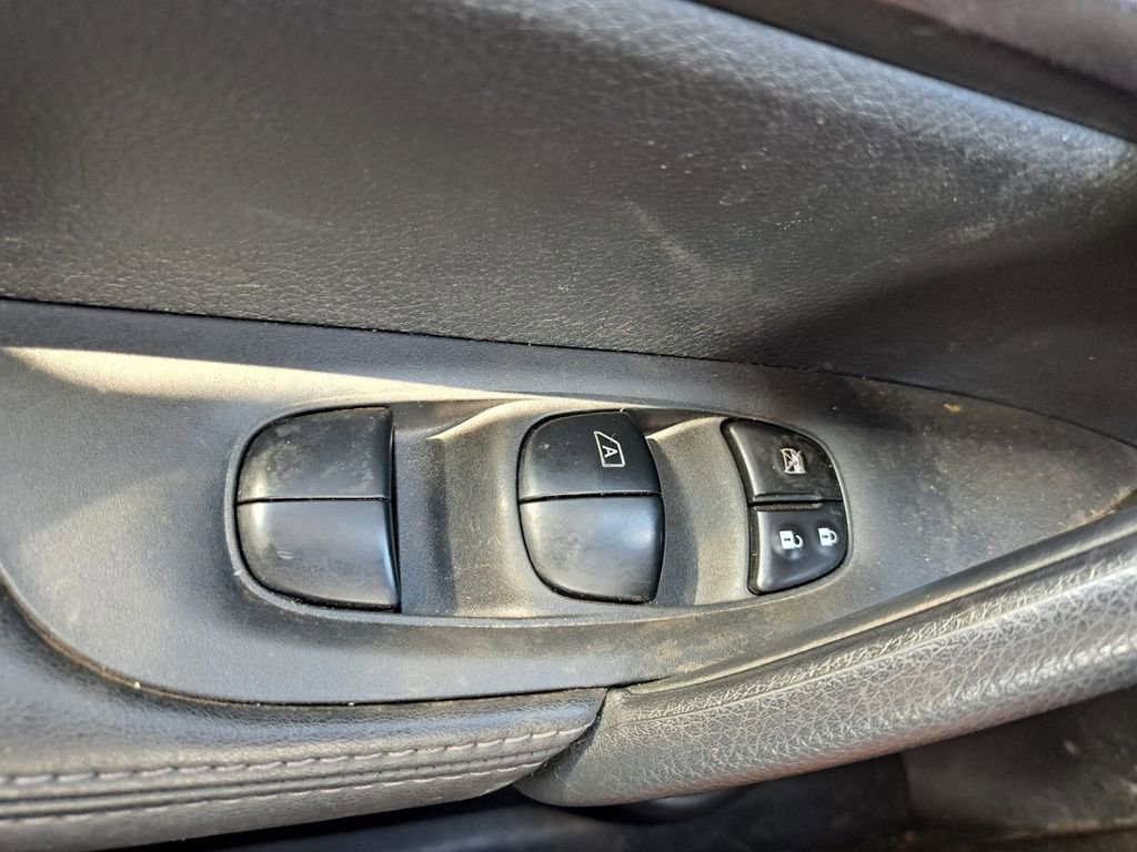 Used 2022 Nissan Rogue Sport S image 16