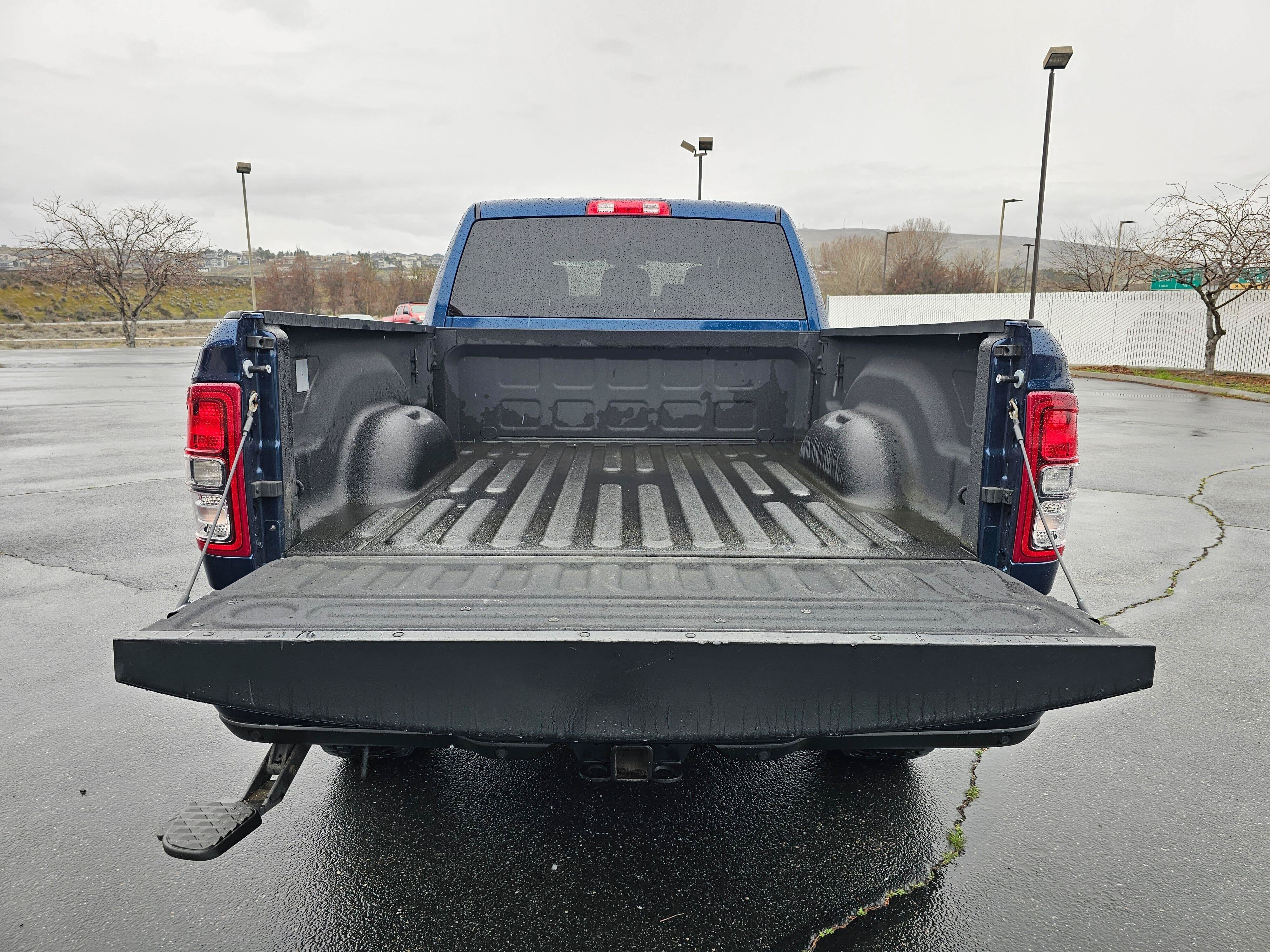 Used 2022 RAM 3500 Big Horn w/ Night Edition AWD/4WD image 29