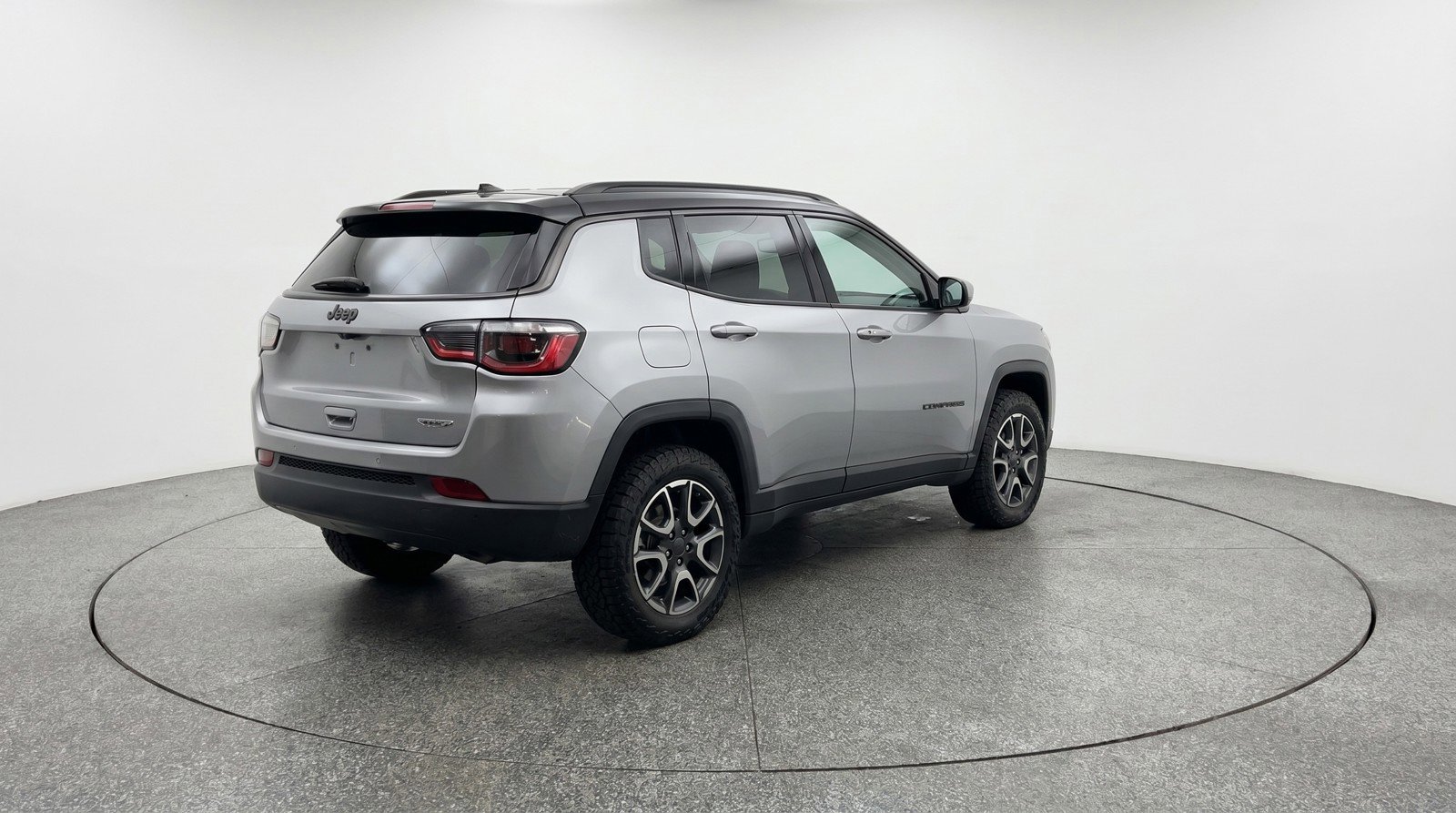 Used 2025 Jeep Compass Trailhawk AWD/4WD image 9