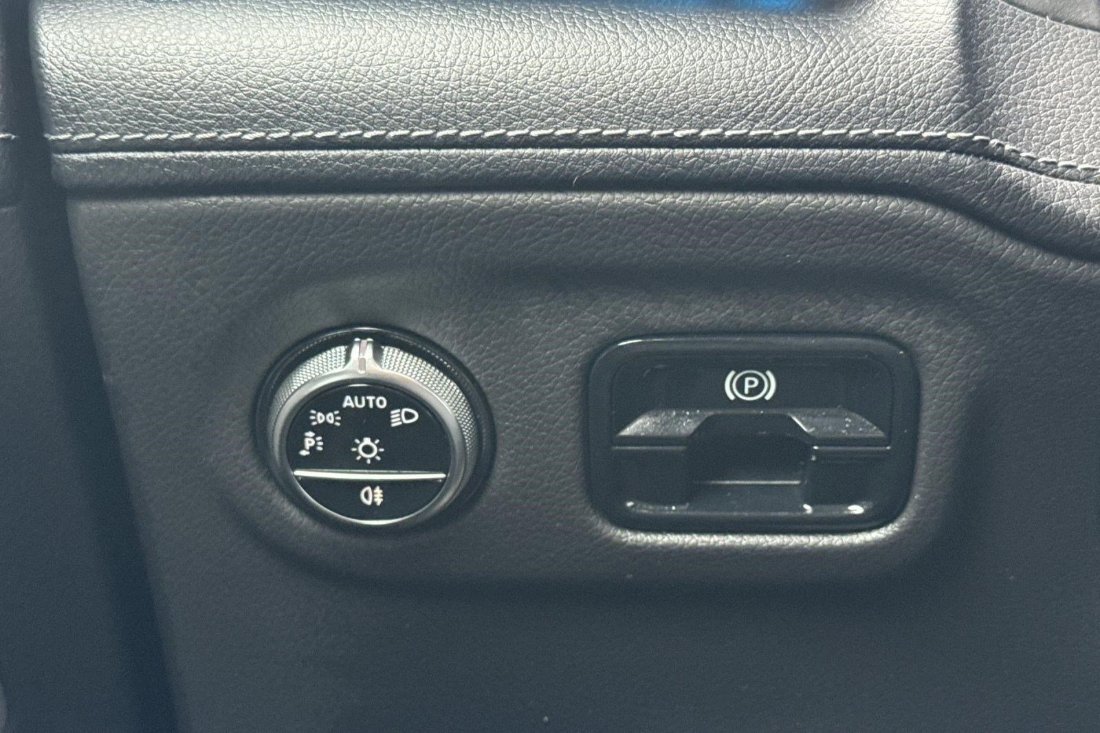 Used 2023 Mercedes-Benz EQE 350+ 4MATIC SUV image 16