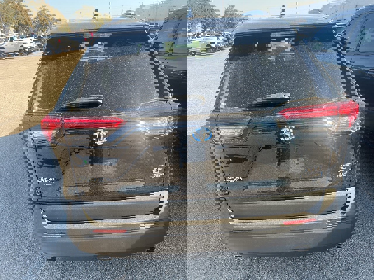 Used 2023 Toyota RAV4 XLE w/ Convenience Package image 5