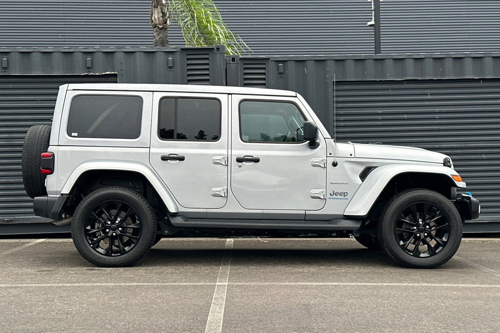 Used 2023 Jeep Wrangler Sahara image 9