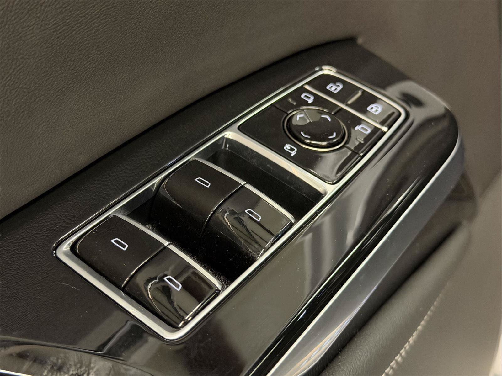 Used 2026 Cadillac Escalade ESV Sport AWD/4WD image 28