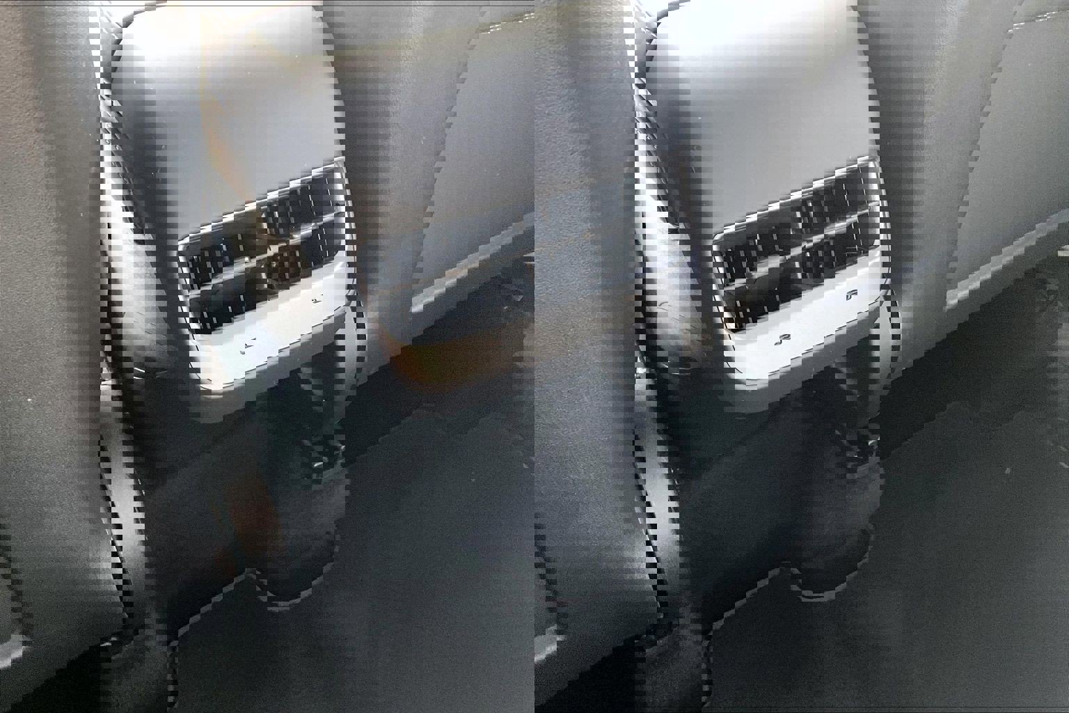 Used 2023 Tesla Model Y Long Range image 31