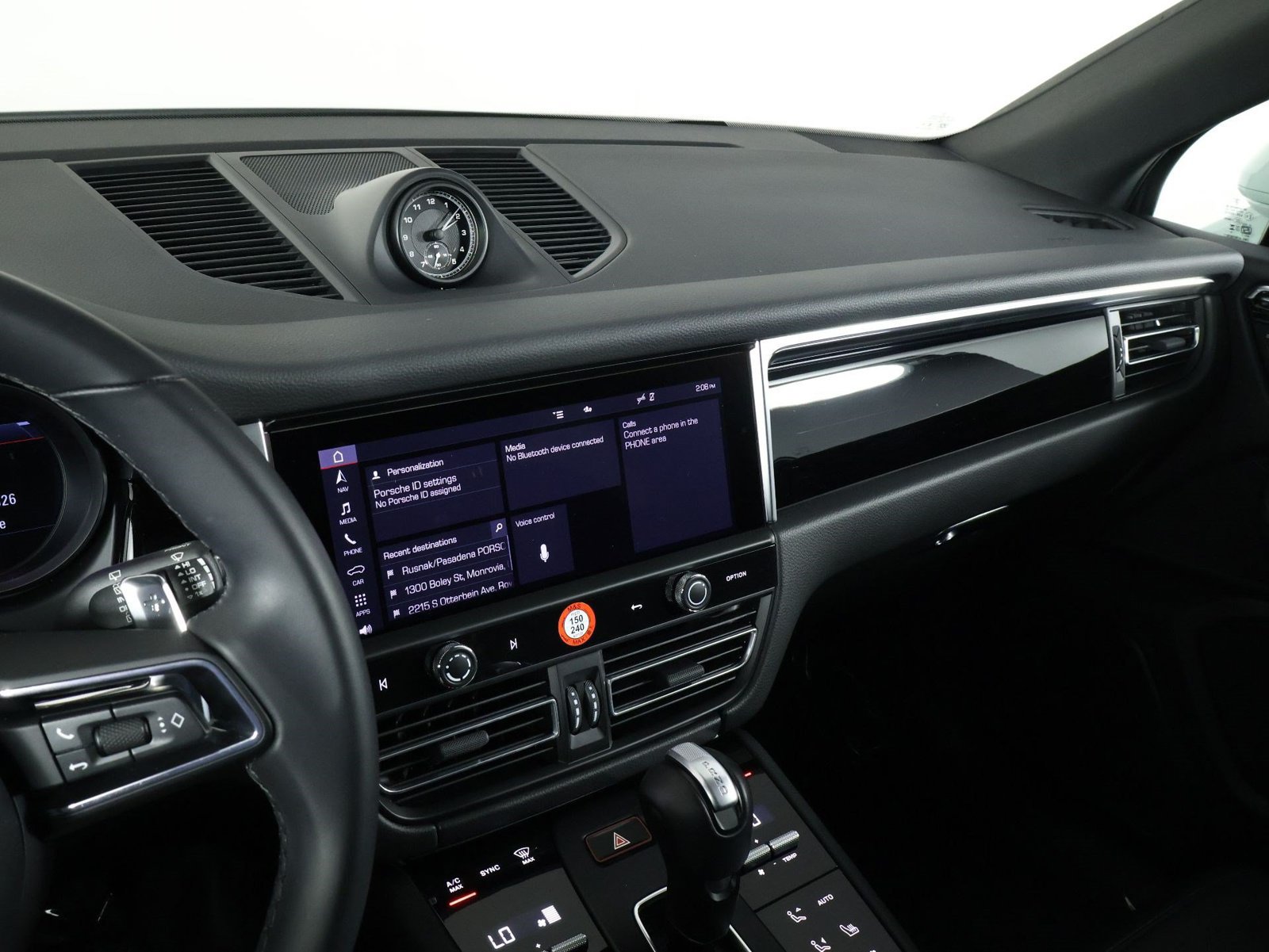 Certified 2026 Porsche Macan AWD/4WD image 13