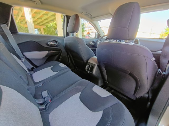 Used 2014 Jeep Cherokee Sport FWD image 55