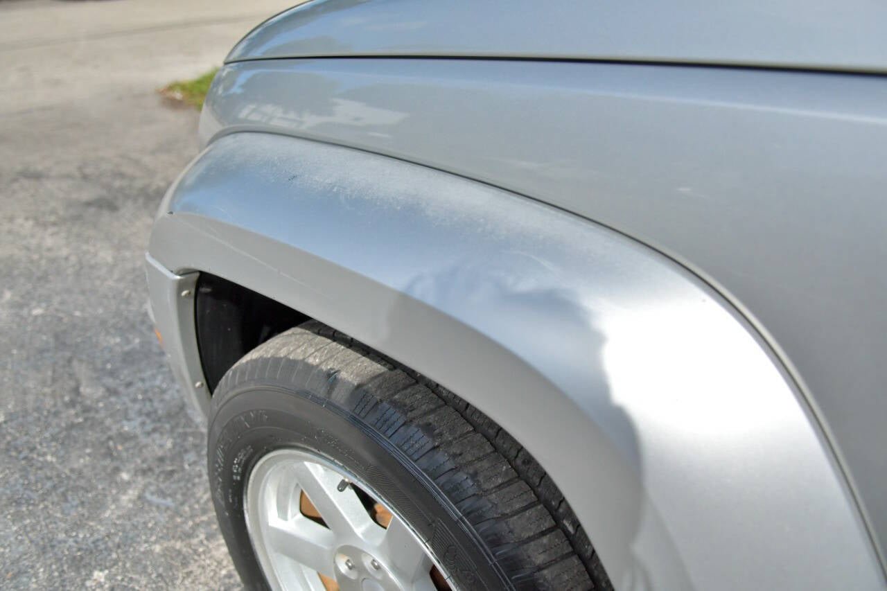 Used 2005 Jeep Liberty Limited image 12
