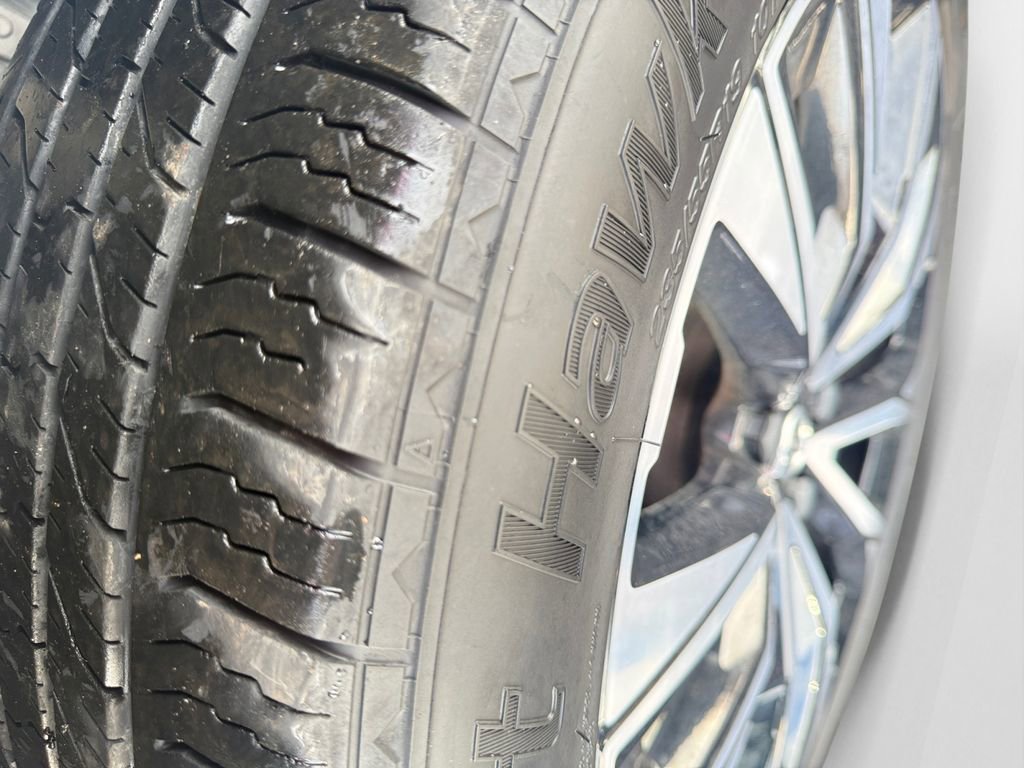 Used 2024 Volvo XC60 B5 Plus image 19