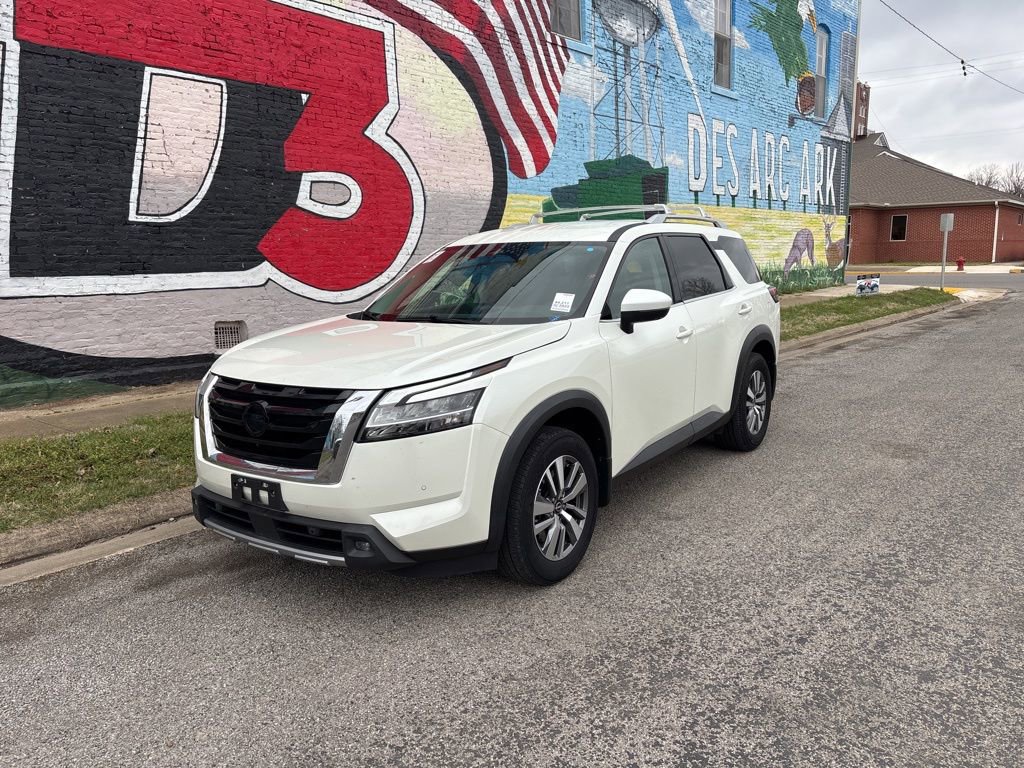 Used 2022 Nissan Pathfinder SL image 2