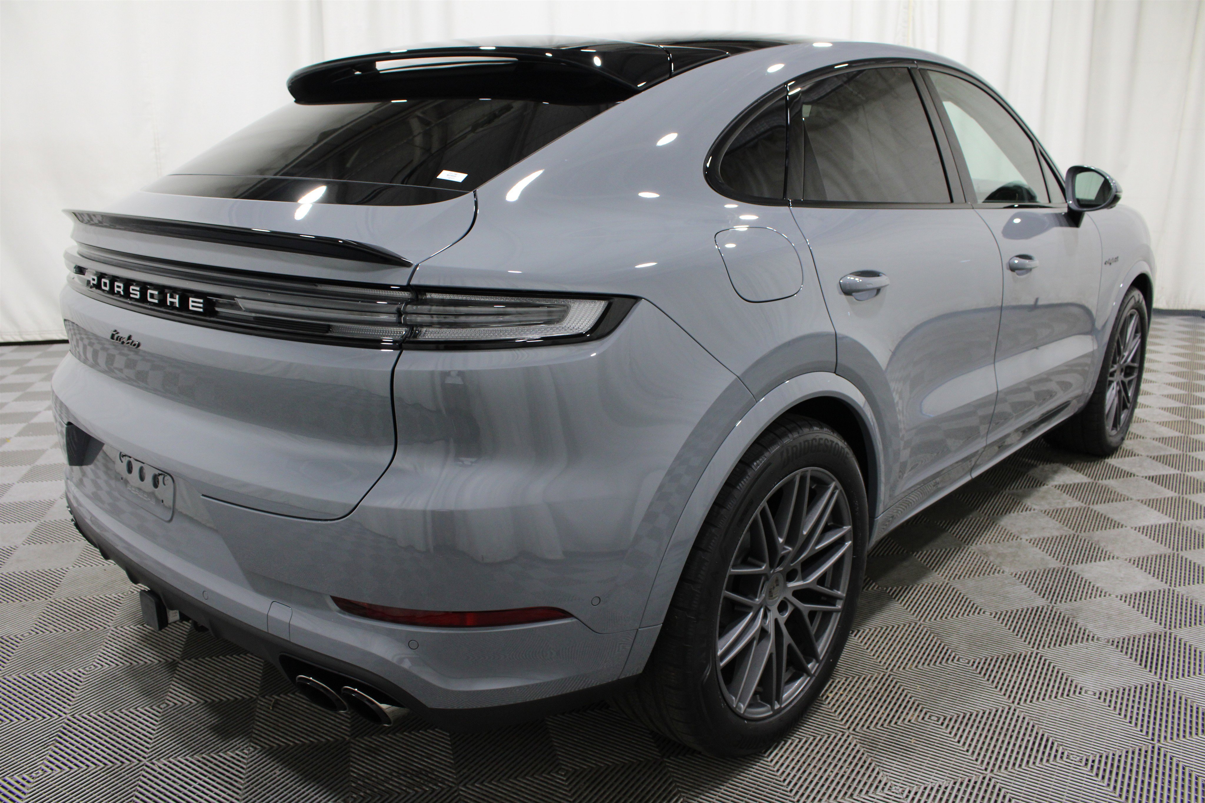 Used 2025 Porsche Cayenne Turbo AWD/4WD image 33