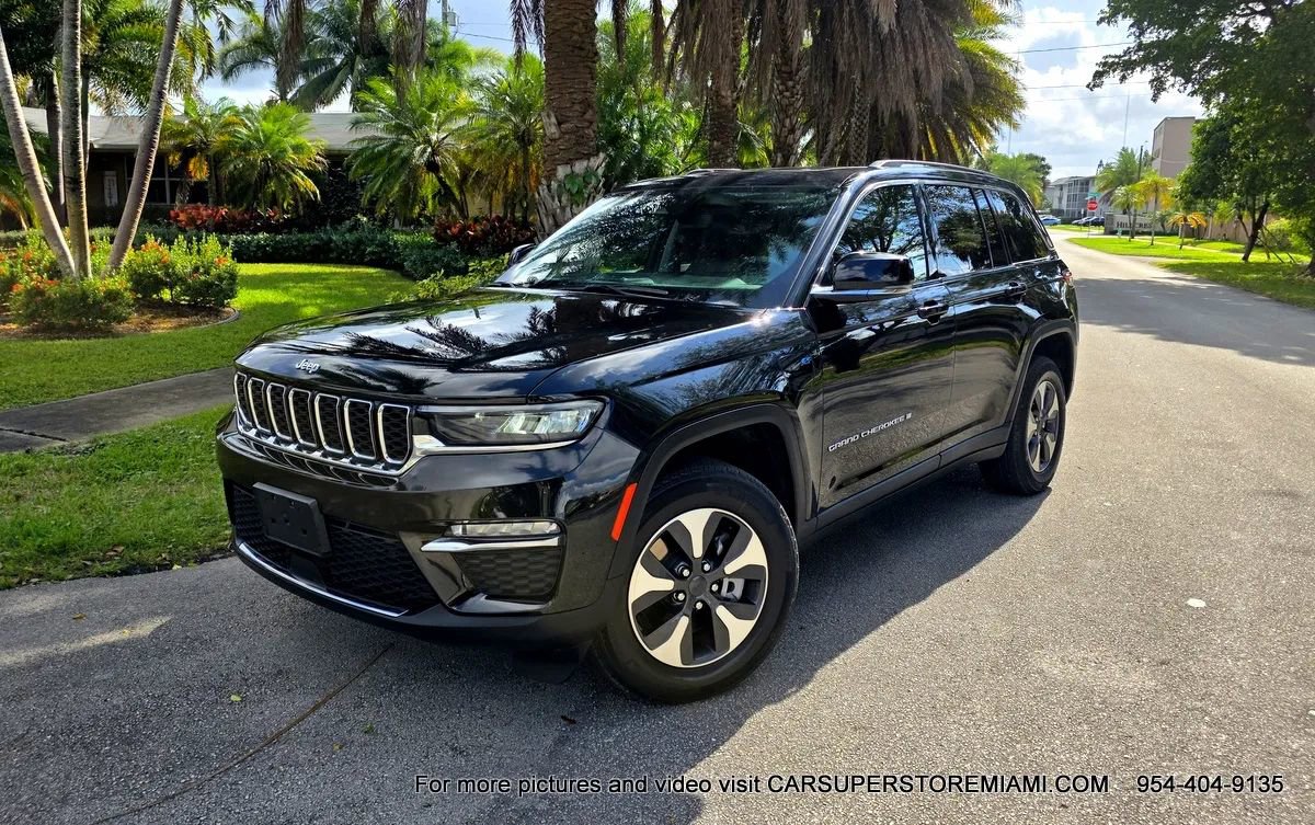 Used 2023 Jeep Grand Cherokee 4WD 4xe image 15