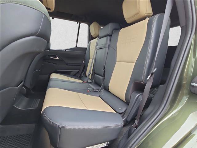 Used 2025 Lexus GX 550 AWD/4WD image 18