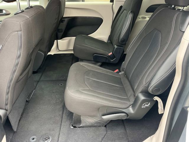 Used 2023 Chrysler Voyager LX image 22