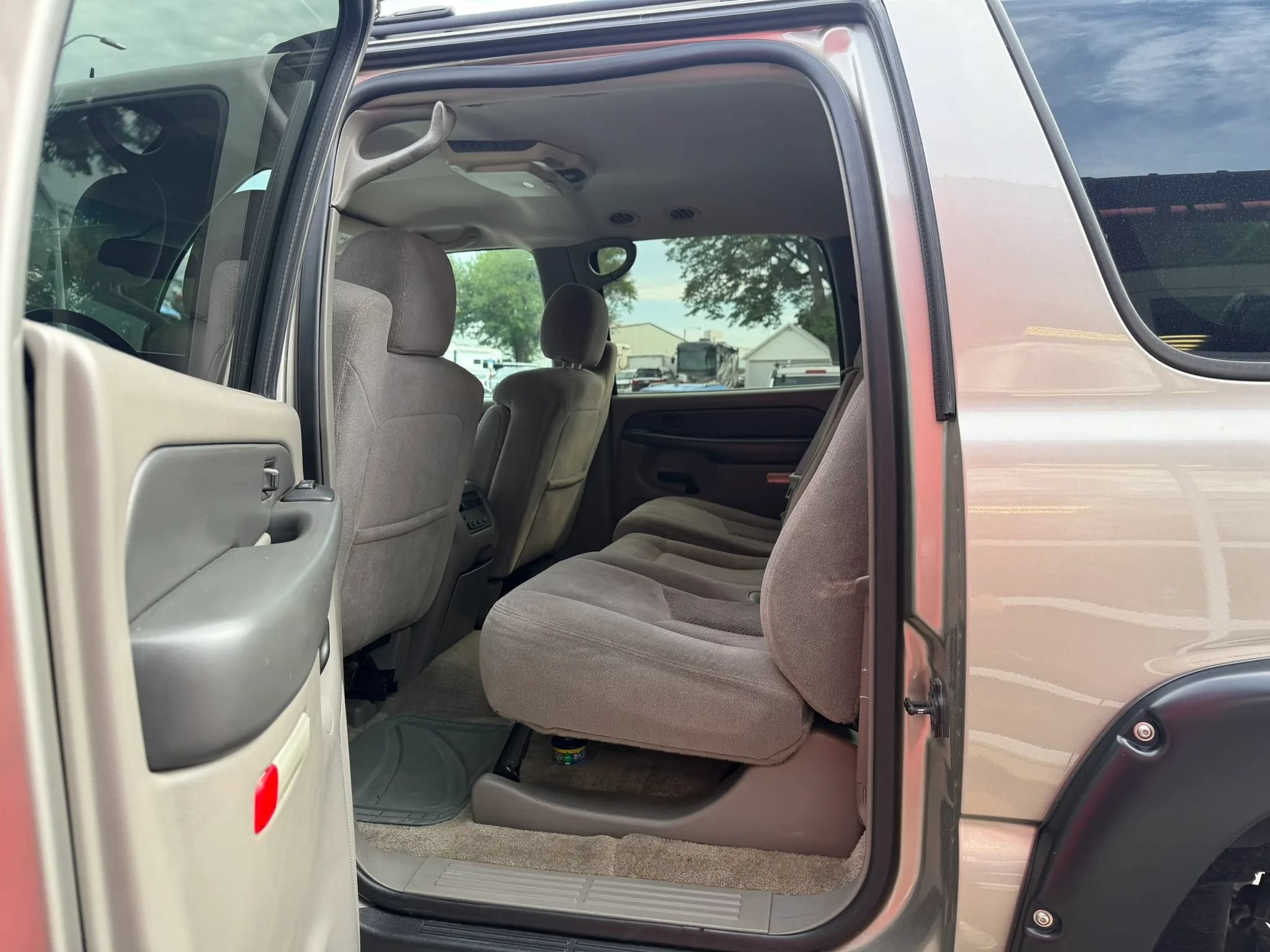 Used 2003 Chevrolet Suburban 2500 LS w/ LS Preferred Equipment Group AWD/4WD image 12