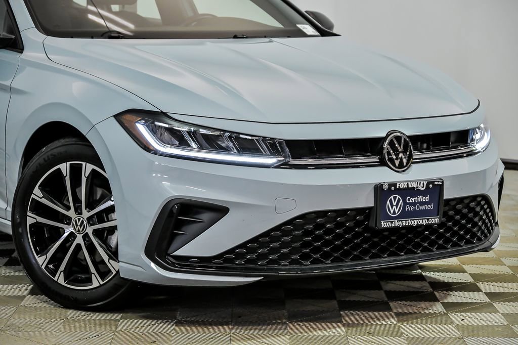 Used 2025 Volkswagen Jetta Sport image 2