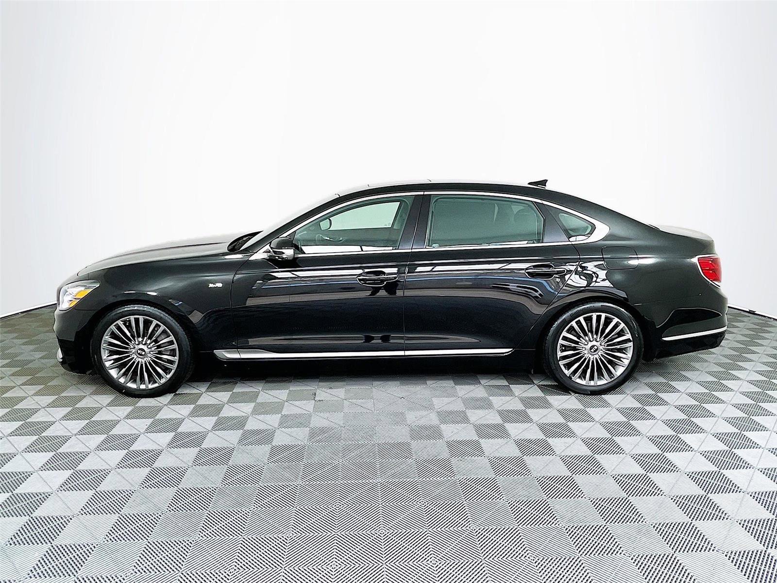 Used 2019 Kia K900 Luxury w/ VIP Package image 4
