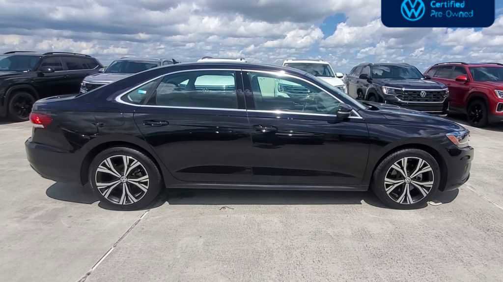 Used 2022 Volkswagen Passat 2.0T SE FWD image 9