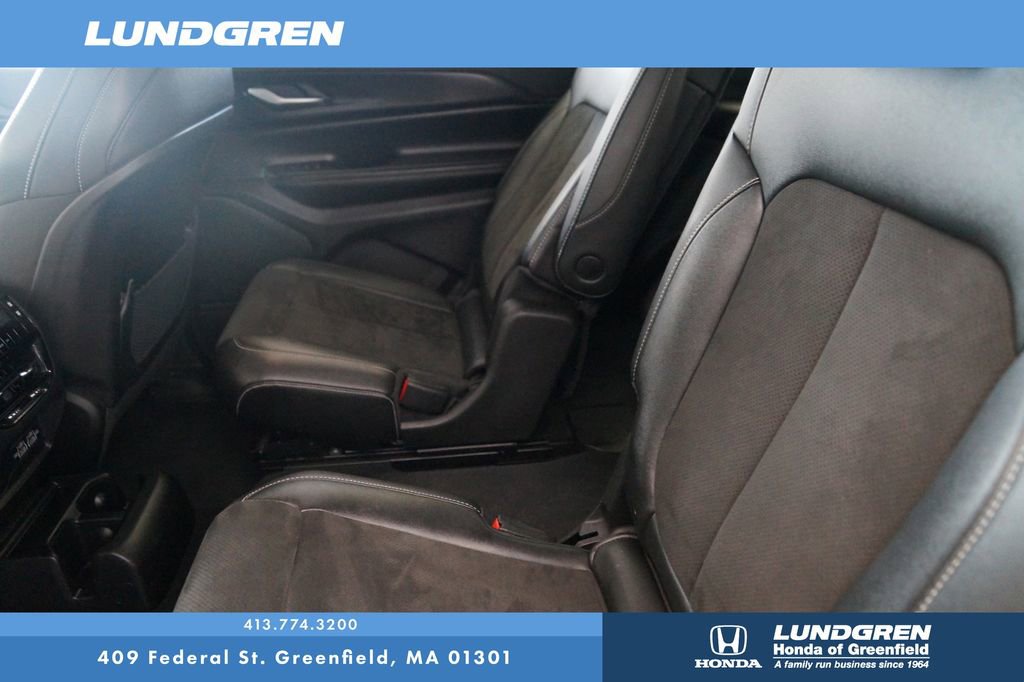 Used 2023 Jeep Grand Cherokee L Laredo image 16