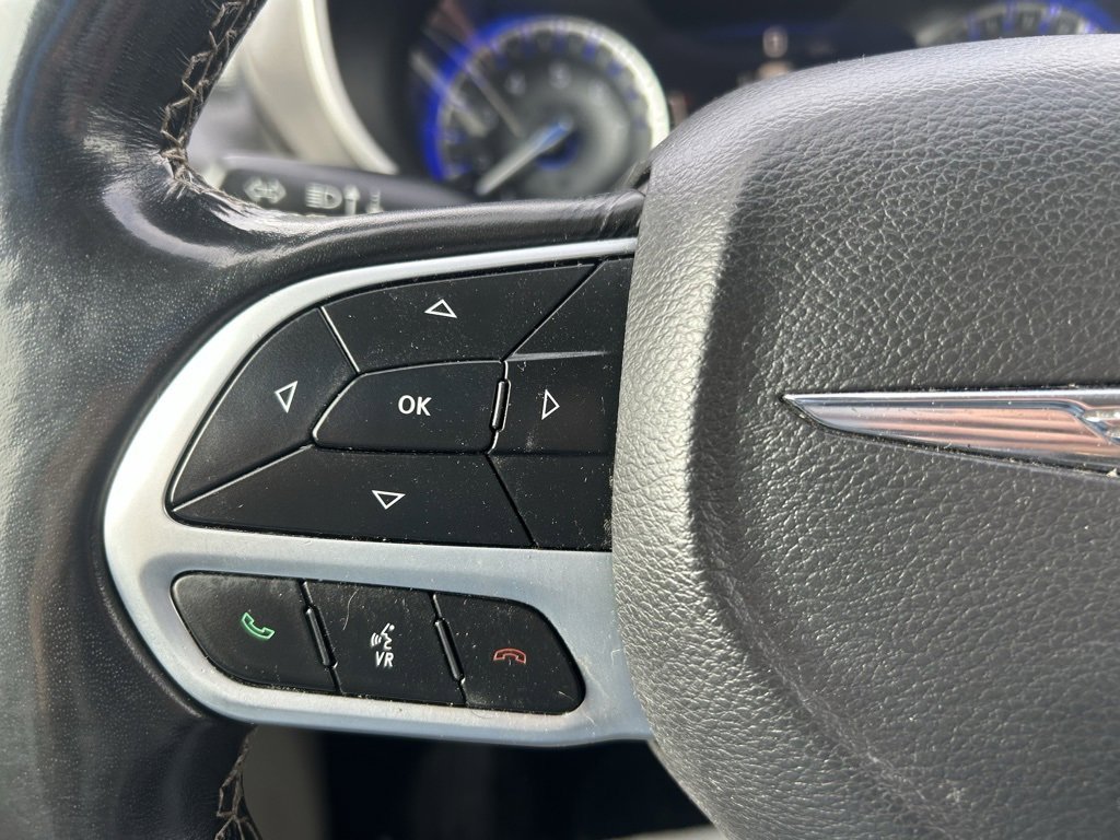 Used 2021 Chrysler Pacifica Touring-L image 17